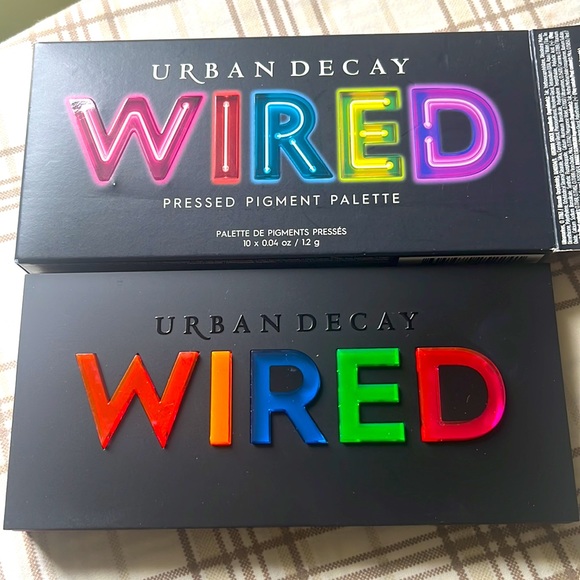 Urban Decay Wired Pressed Pigment Palette - Picture 2 of 2